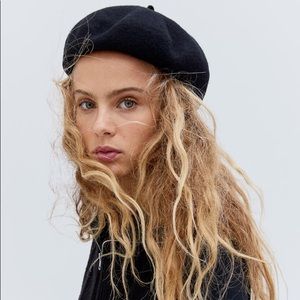 H&M Black Beret